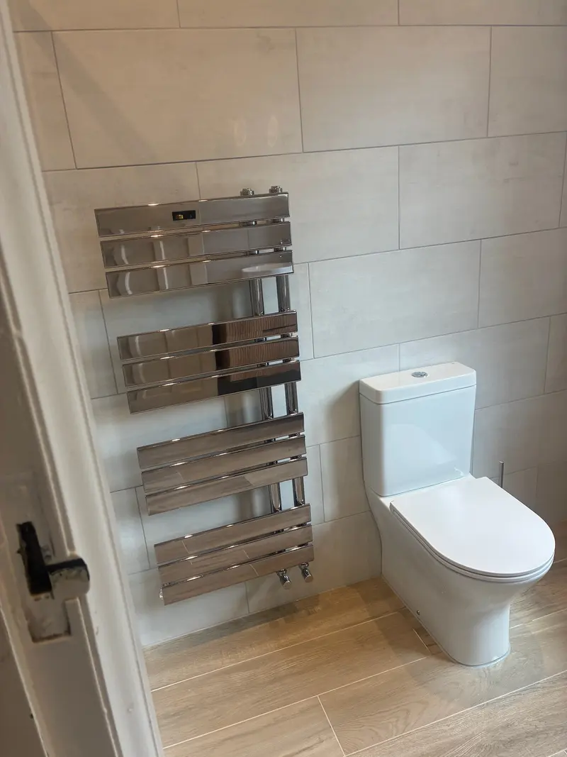 South Knighton: WC and towel radiator