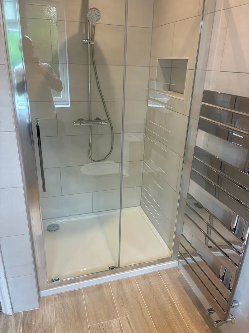 South Knighton: Shower enclosure detail